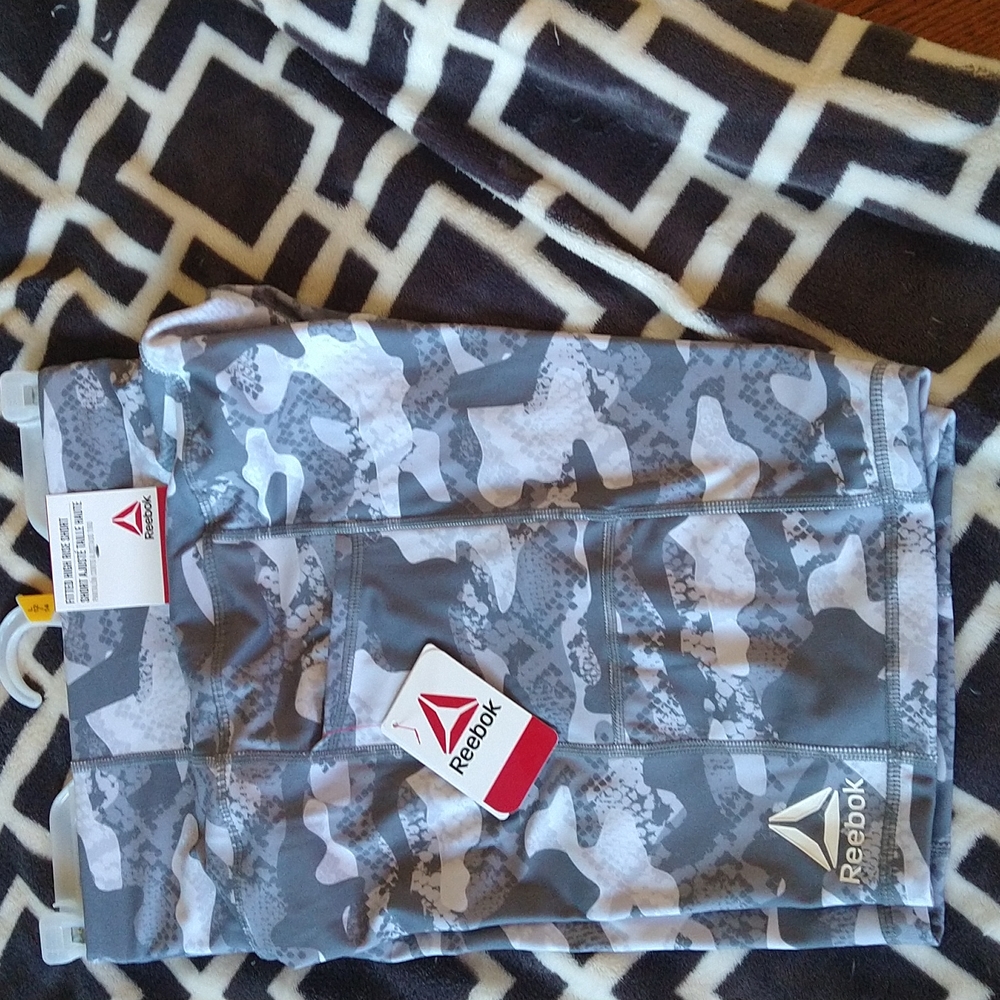 Fitted high rise shorts